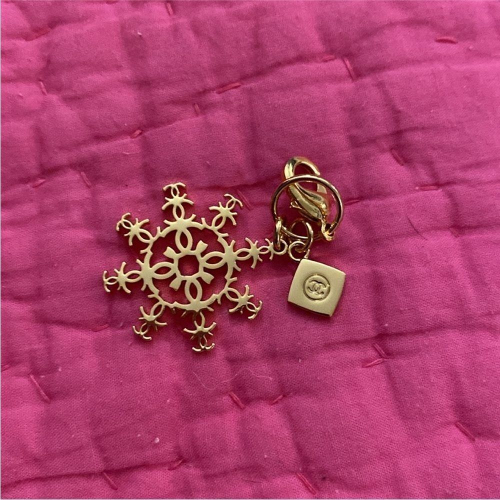 Chanel Gold Snowflake Charm, AUTHENTIC - Picture 3 of 4